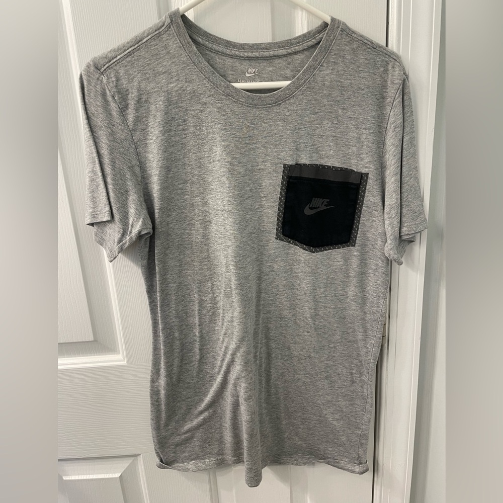 Nike The Nike tee retro pocket tee gray black pocket adult small